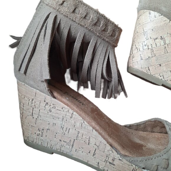Minnetonka Isabel Fringed Wedge Sandals Beige Suede Heels US 8 Boho Cowgirl - Picture 7 of 9